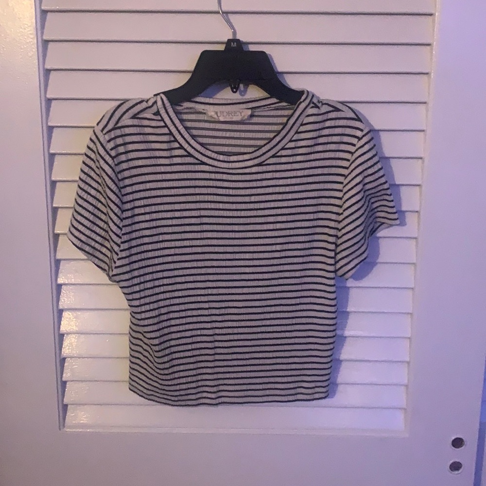 Ribbed black and white cropped shirt, size medium